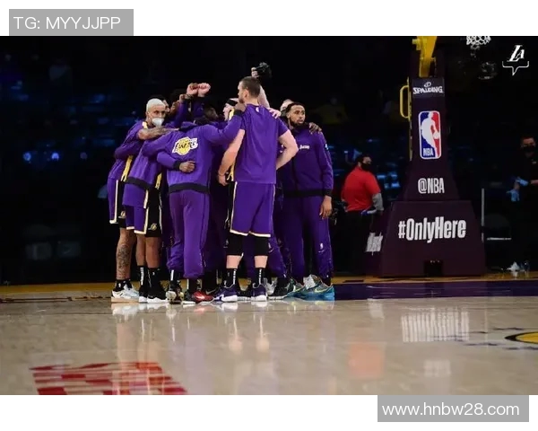 NBA季后赛球队轮换策略对比赛表现的影响与效果分析